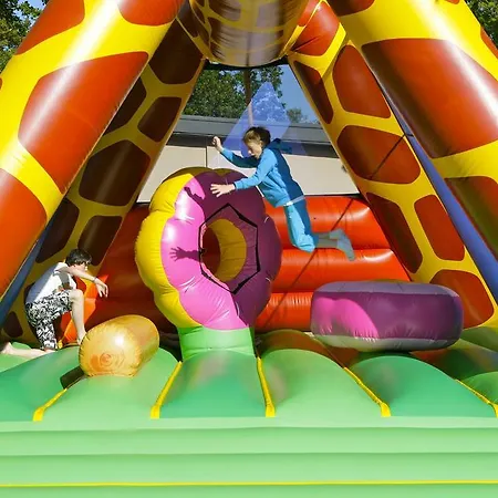 אתר קמפינג Camping L'anse Du Brick Maupertus-sur-Mer